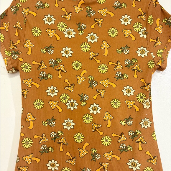 Rue21 Brown and Yellow Short Sleeve Tee - Picture 3 of 3